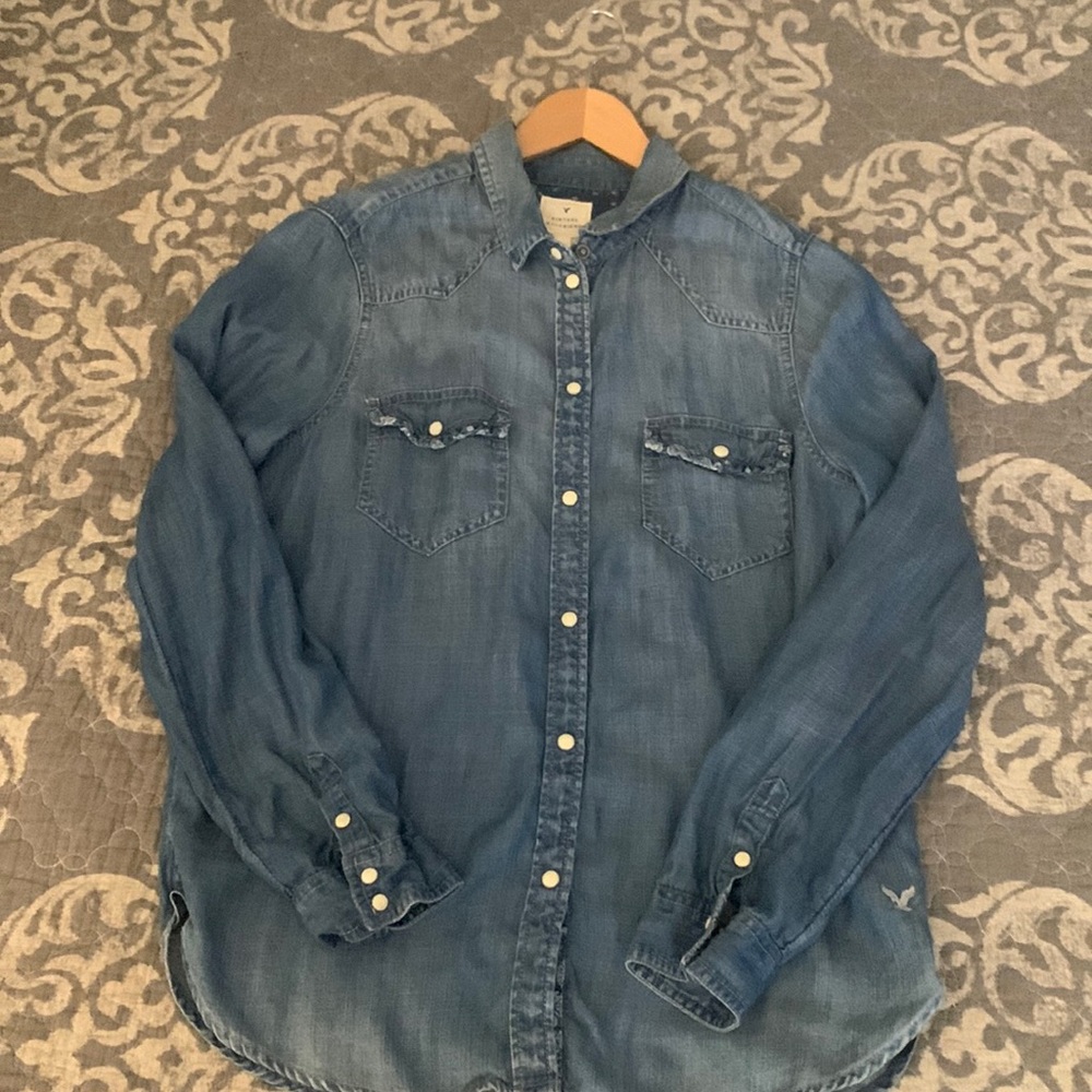American Eagle Denim shirt. Size M